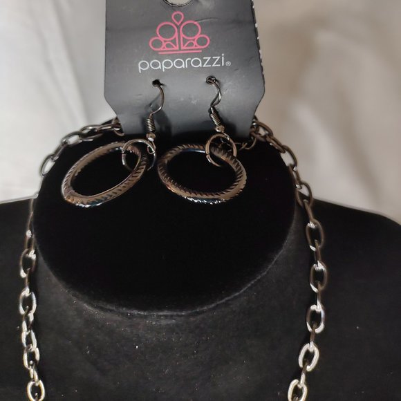 Paparazzi Necklace set - Picture 3 of 3